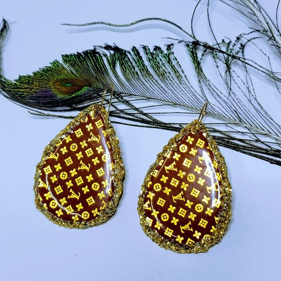🆕Crushed Gold Edge, Resin Fashion Earrings - Picture 2 of 9
